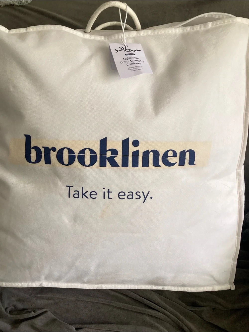 Queen / Full   brooklinen down ALTERNATIVE comforter White. 92”x96” 31oz fill